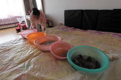 邢台楼上漏水，住户失联，小区没物管，业主维权难！律师来支招……